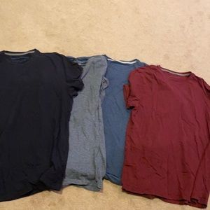 4 Men’s plain tees!